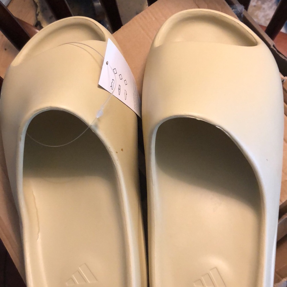 Slides size 9/9.5 women’s